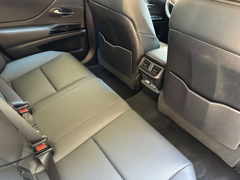 Used 2023 Lexus ES 300h w/ Premium Package FWD image 33