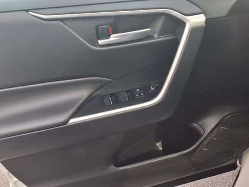 Used 2025 Toyota RAV4 XLE FWD image 14