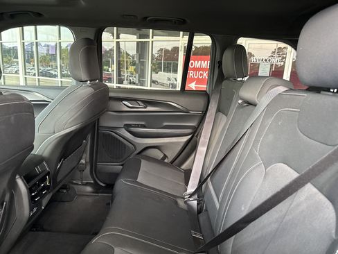 Used 2024 Jeep Grand Cherokee Laredo X RWD image 29