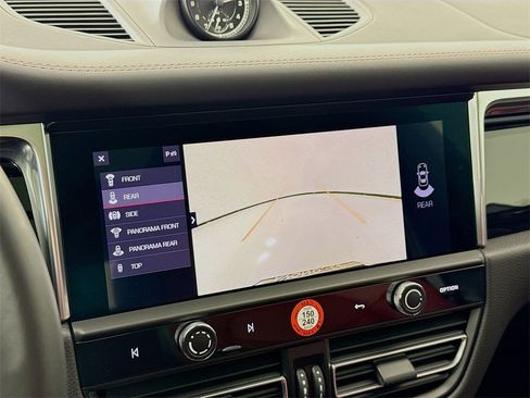 Used 2025 Porsche Macan image 21