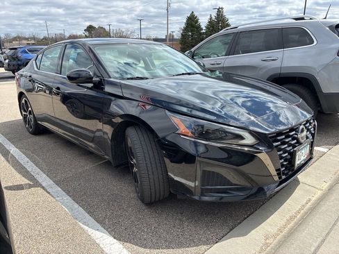 Used 2023 Nissan Altima 2.5 SR image 2