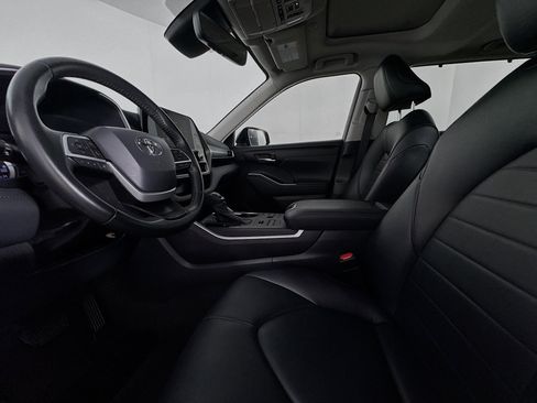 Used 2023 Toyota Highlander XLE image 21