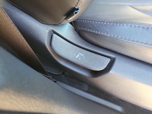 Used 2022 Kia Carnival LX image 9