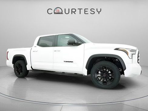 Used 2025 Toyota Tundra SR5 w/ SR5 Premium Package RWD image 31