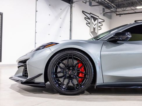 Used 2024 Chevrolet Corvette Z06 w/ Z07 Performance Package RWD image 18