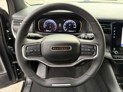 Used 2023 Jeep Wagoneer L Series III w/ Flexible Seating Group AWD/4WD image 19