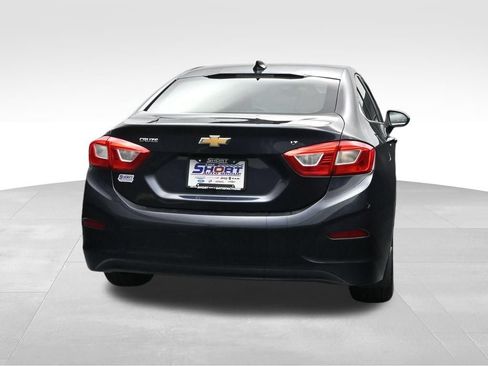 Used 2016 Chevrolet Cruze LT FWD image 4
