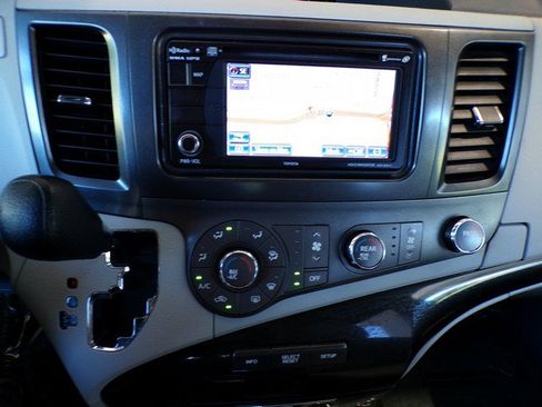 Used 2012 Toyota Sienna LE AWD/4WD image 14