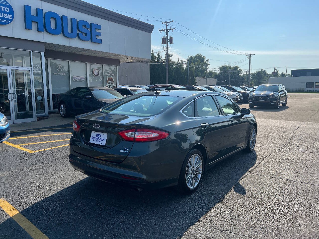 Used 2015 Ford Fusion SE w/ Equipment Group 202A FWD image 10