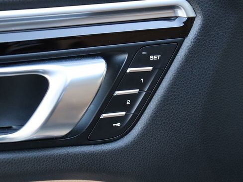 Used 2020 Porsche Macan image 48