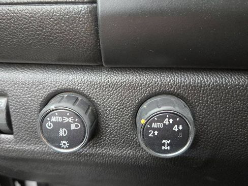 Used 2015 GMC Canyon SLE image 18