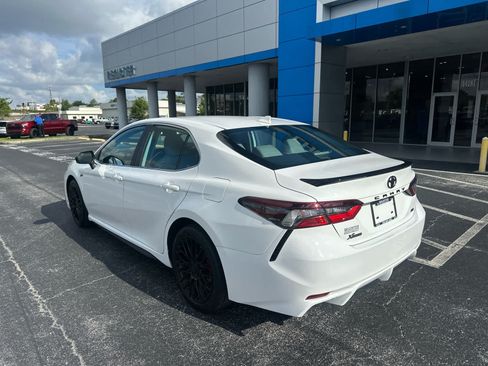 Used 2023 Toyota Camry SE FWD image 3