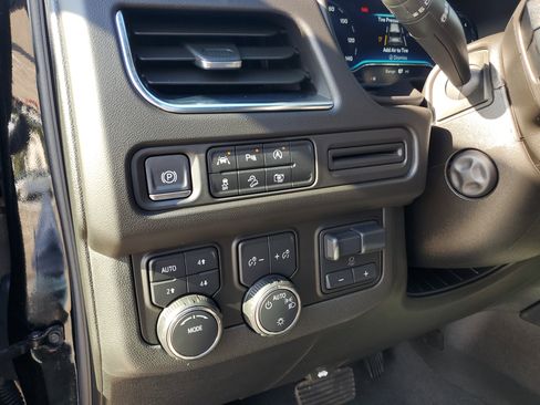 Used 2023 Chevrolet Tahoe Z71 w/ Luxury Package image 27