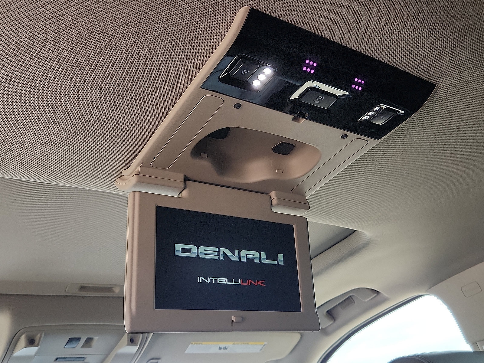 Used 2020 GMC Yukon Denali w/ Denali Ultimate Package AWD/4WD image 12