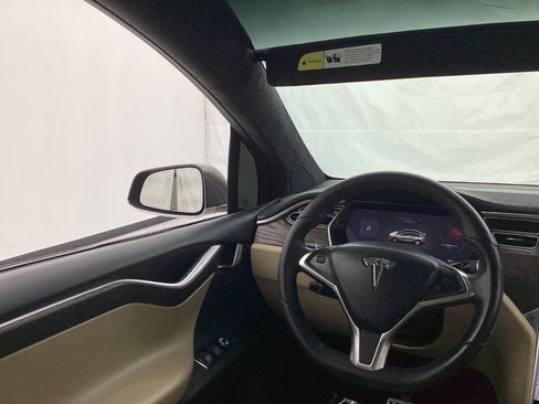 Used 2016 Tesla Model X 75D image 34