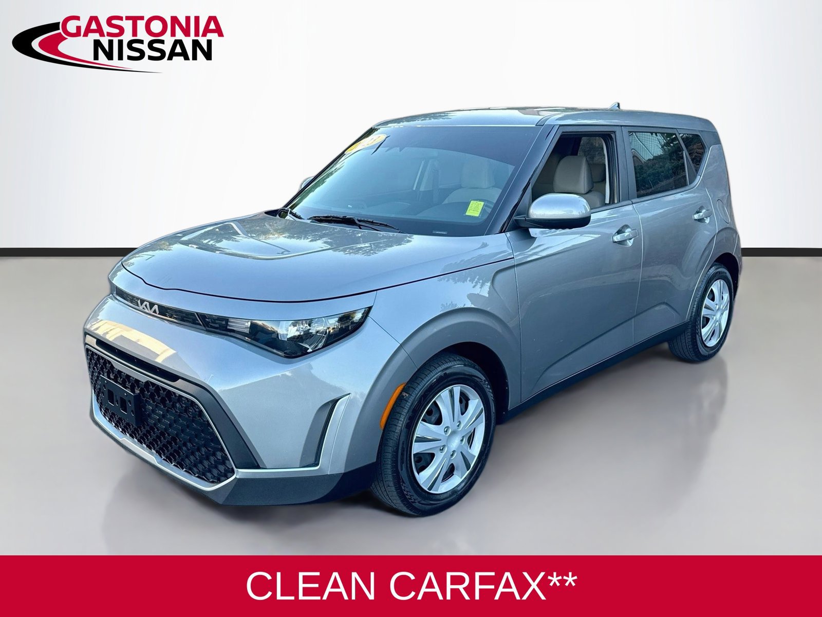 Used 2023 Kia Soul LX FWD image 3