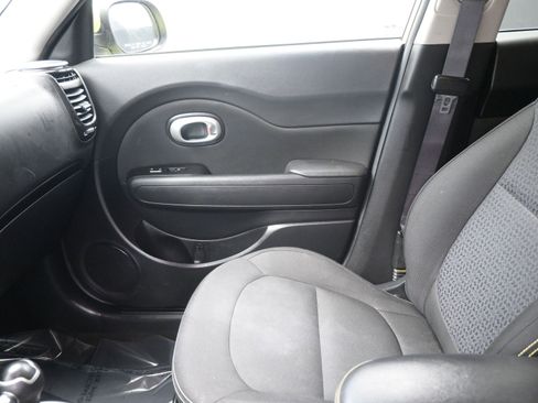 Used 2015 Kia Soul + image 12