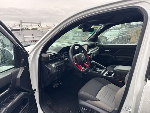Used 2024 Toyota Tacoma TRD Sport image 9