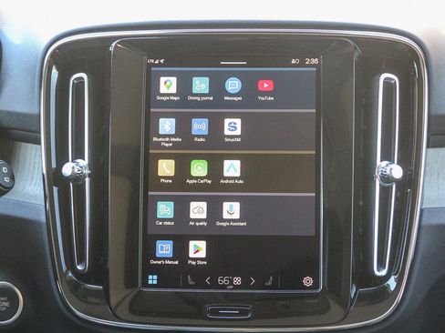 Used 2025 Volvo XC40 B5 Plus image 15