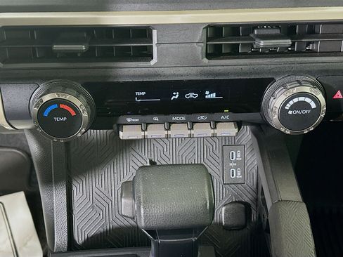 Used 2024 Toyota Tacoma SR image 23