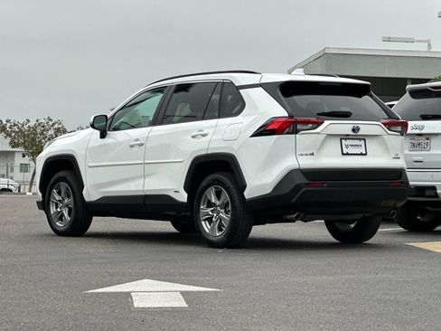 Used 2024 Toyota RAV4 LE AWD/4WD image 3