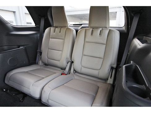 Used 2013 Ford Explorer XLT FWD image 13