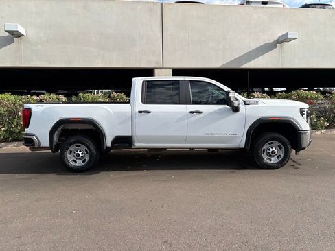 Used 2024 GMC Sierra 2500 Pro w/ Convenience Package image 3