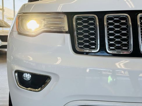 Used 2020 Jeep Grand Cherokee Overland AWD/4WD image 18