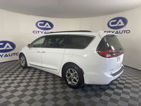 Used 2022 Chrysler Pacifica Limited FWD image 5