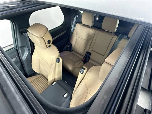 New 2026 Land Rover Discovery Dynamic SE image 14