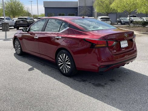 Used 2025 Nissan Altima 2.5 SV FWD image 3