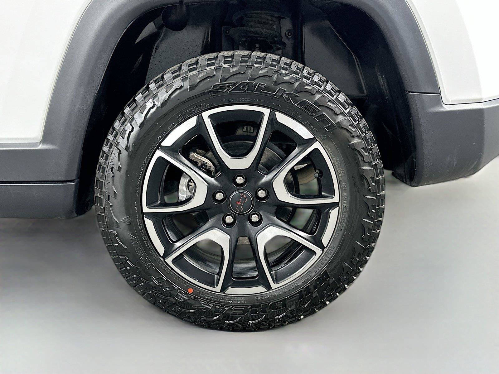 Certified 2026 Jeep Compass Trailhawk AWD/4WD image 29