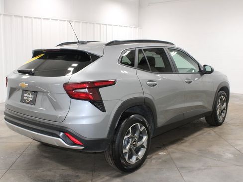 Used 2025 Chevrolet Trax LT image 9
