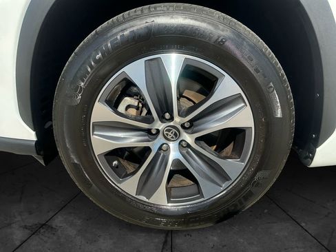 Used 2024 Toyota Highlander XLE image 15