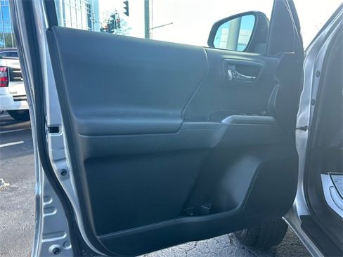 Used 2023 Toyota Tacoma TRD Sport image 9