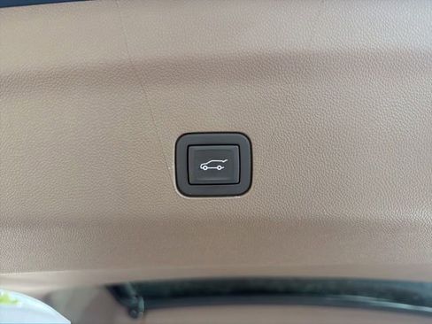 Used 2025 GMC Yukon Denali w/ Sun & Power Step Package AWD/4WD image 15