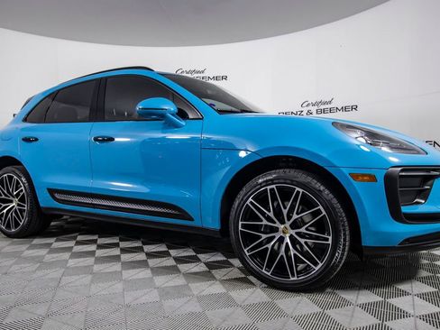 Used 2022 Porsche Macan AWD/4WD image 2