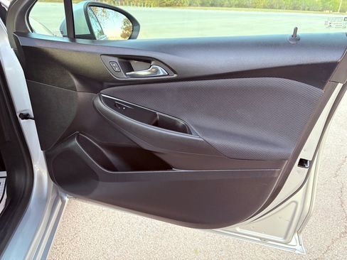 Used 2018 Chevrolet Cruze LS image 21