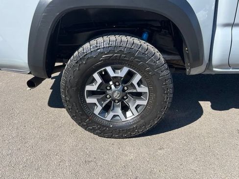 Used 2019 Toyota Tacoma TRD Off-Road AWD/4WD image 9