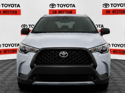 Used 2024 Toyota Corolla Cross L AWD/4WD image 2