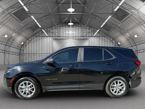Used 2022 Chevrolet Equinox LS w/ LS Convenience Package FWD image 2