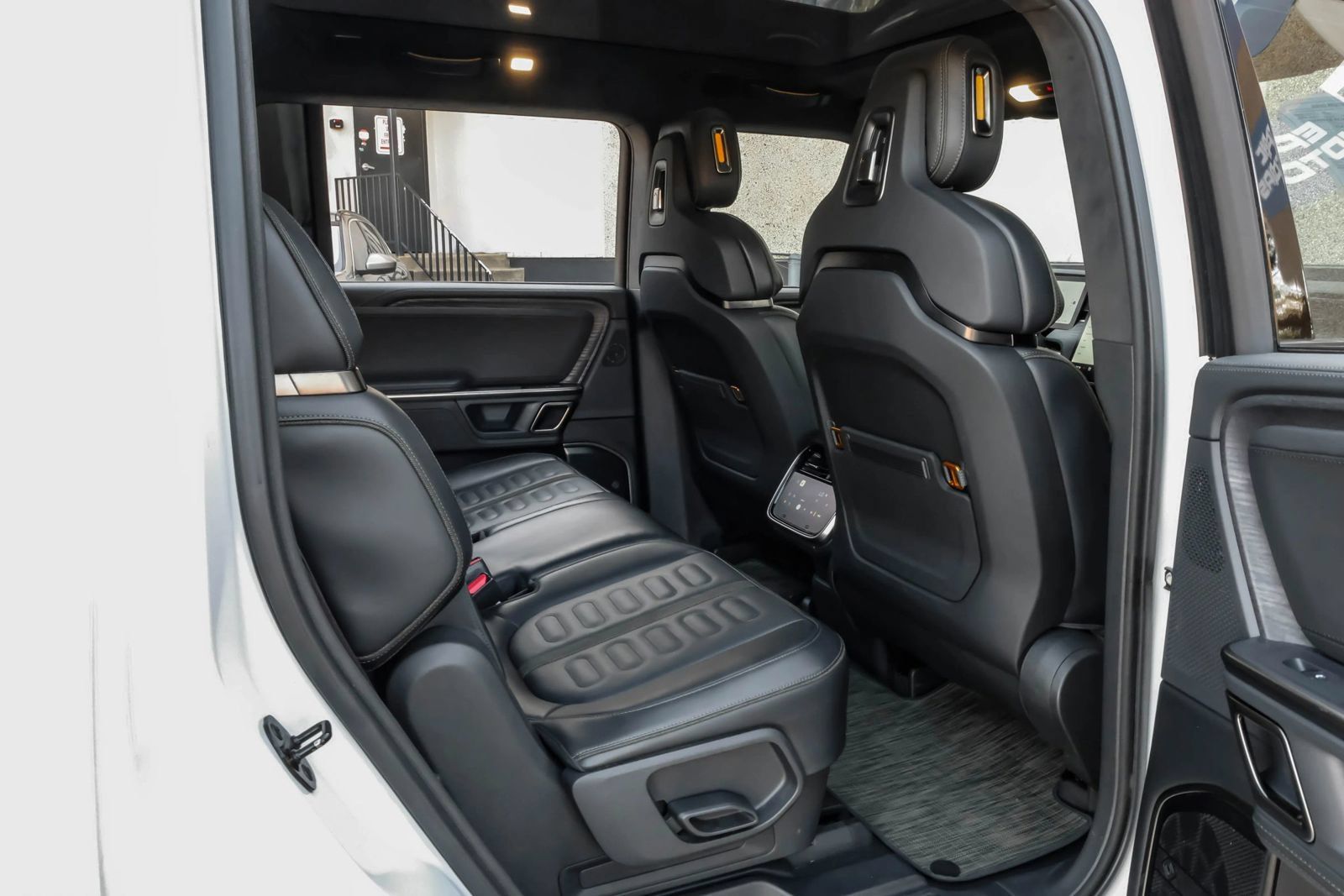 Used 2024 Rivian R1S Adventure Dual AWD/4WD image 48