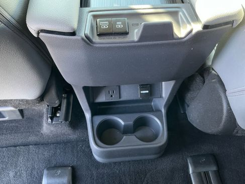 Used 2023 Toyota Sienna Limited image 32