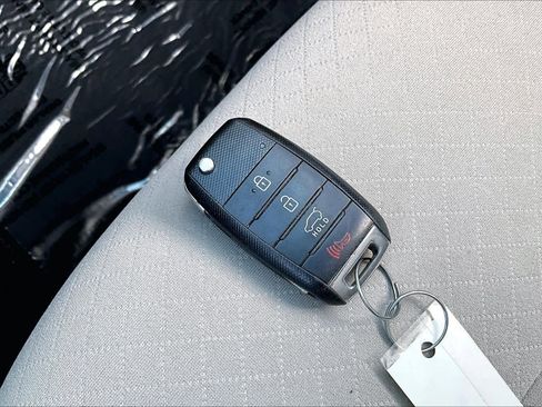 Used 2019 Kia Sorento LX image 14