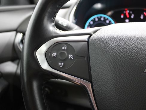 Used 2021 Chevrolet Traverse LT FWD image 42