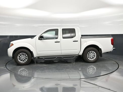 Used 2017 Nissan Frontier SV w/ SV Value Truck Package AWD/4WD image 9
