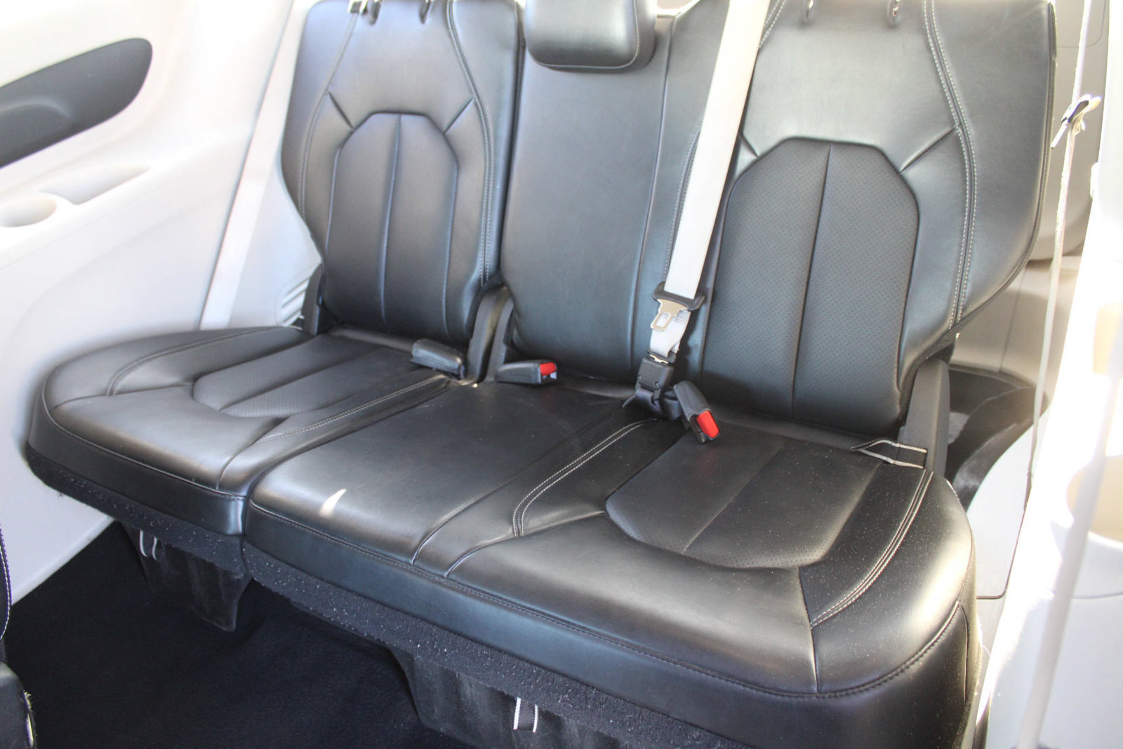 Used 2024 Chrysler Pacifica Touring-L FWD image 19