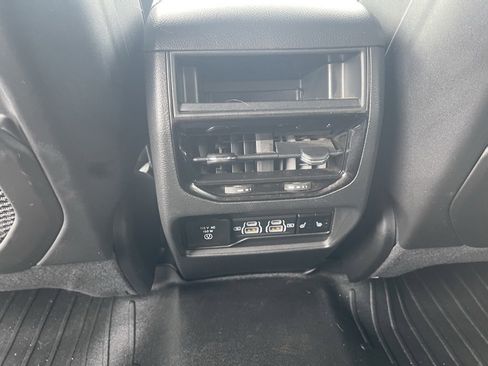 Used 2024 Jeep Grand Cherokee Limited w/ Luxury Tech Group II image 24