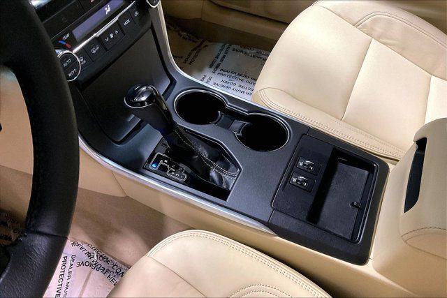 Used 2017 Toyota Camry XLE w/ Moonroof Package FWD image 17