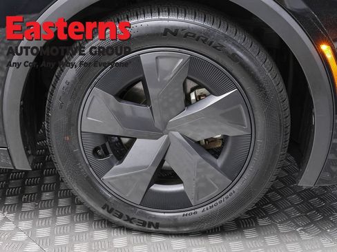 Used 2025 Toyota Prius LE FWD image 29